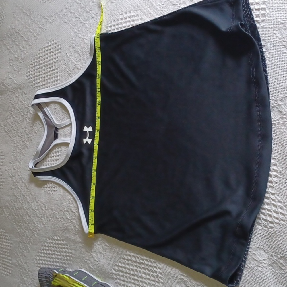 COPY - Under Armour bundle shorts/top - Picture 9 of 10